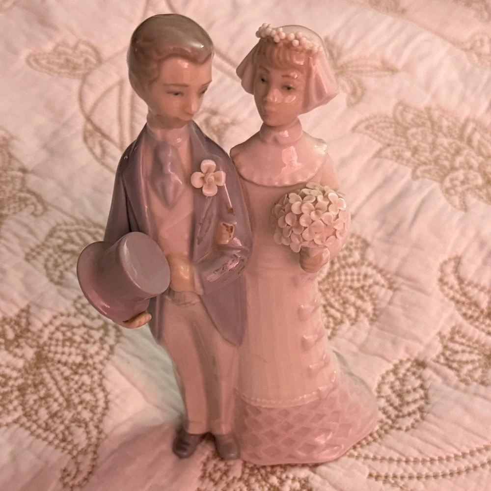 Lladro Retired Elegant Porcelain Bride and Groom Wedding